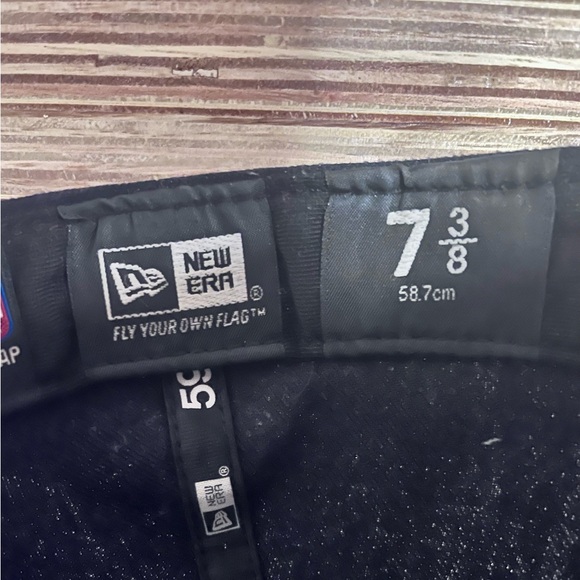 New Era Boston Red Sox Cap 7 3/8 - Picture 2 of 2